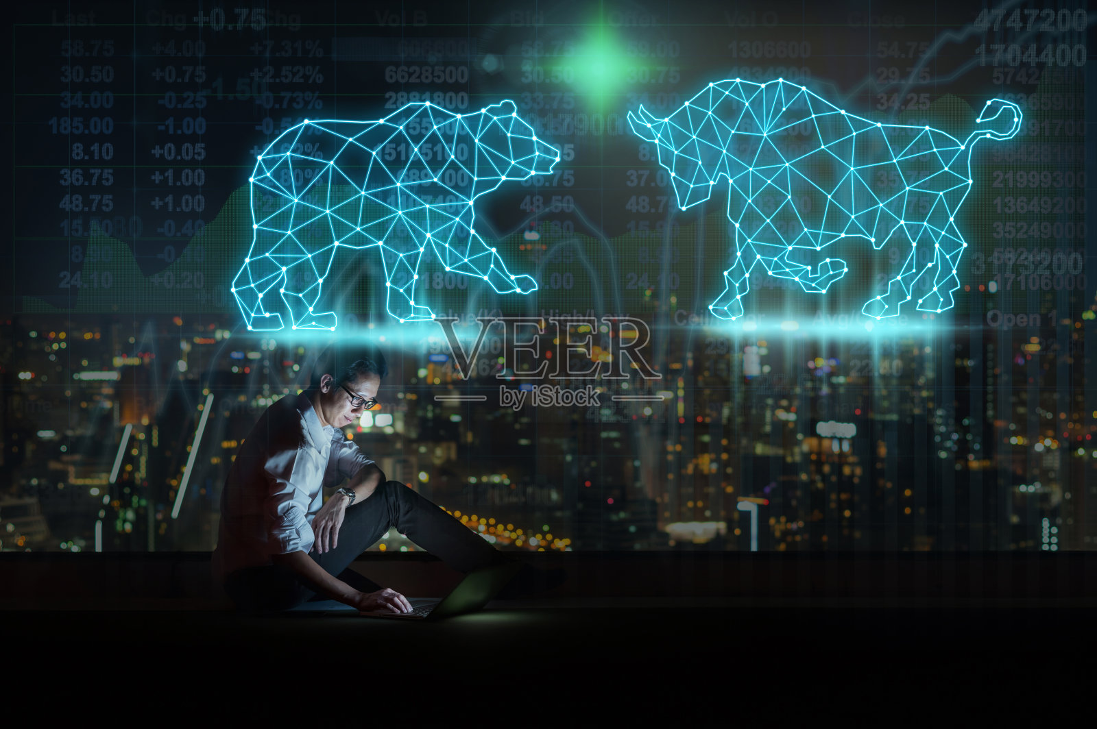 亚洲商人坐在和使用智能手机显示牛和熊的多边形形状书写的线和点在股票市场交易和交易图形的城市景观的背景照片摄影图片