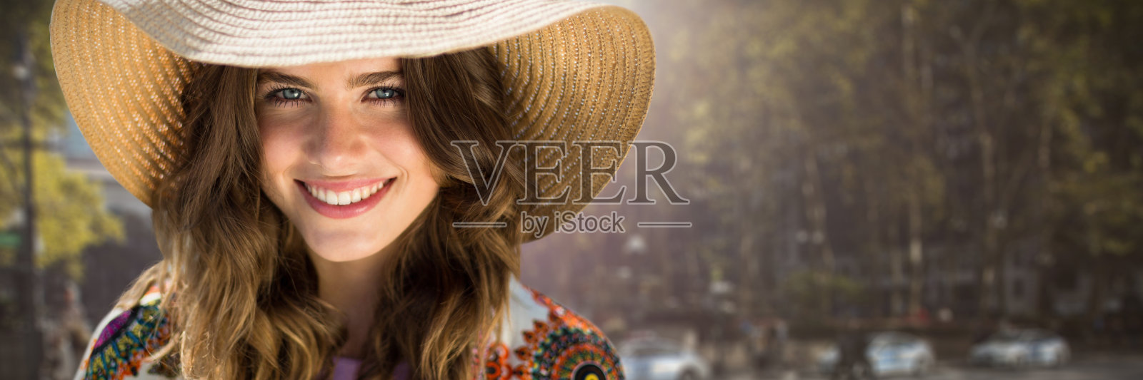 一个戴着草帽的美丽女人的合成图像照片摄影图片