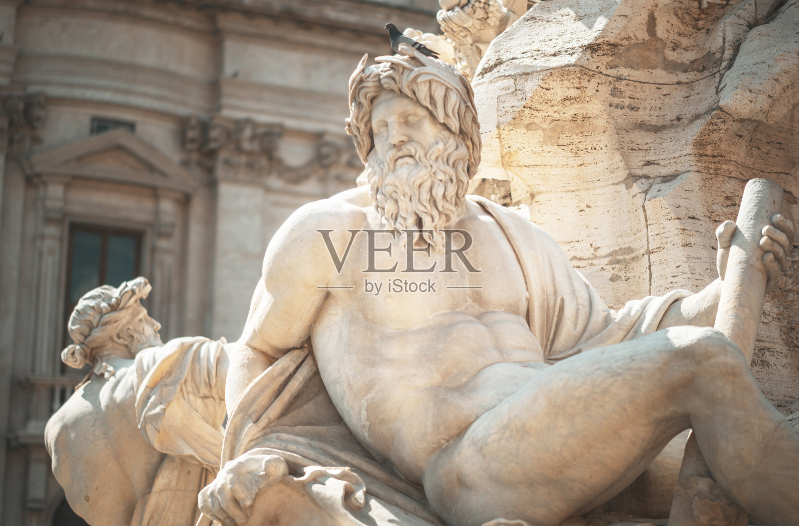 意大利罗马纳沃纳广场喷泉中的宙斯雕像照片摄影图片