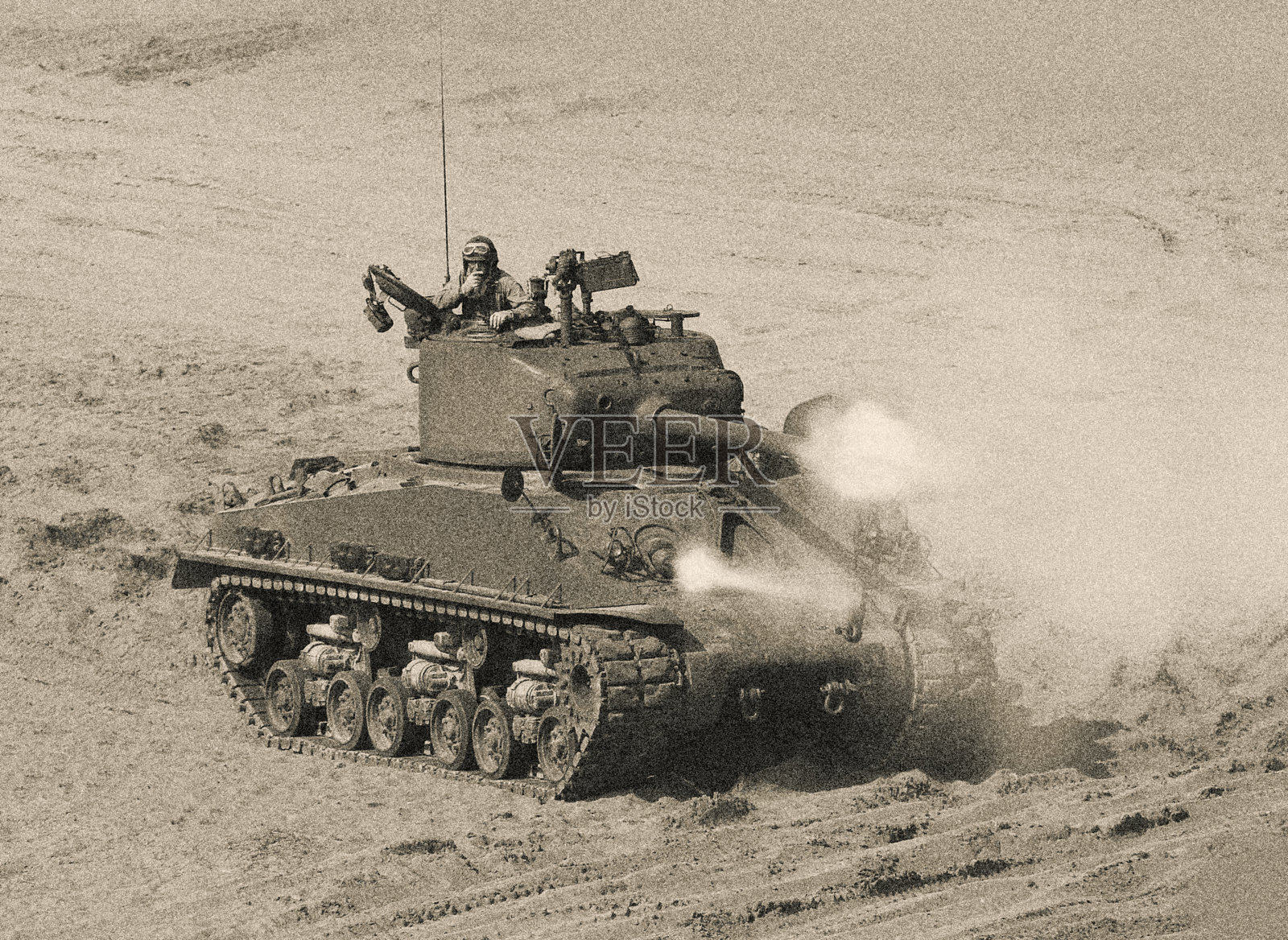 战场上的第二次世界大战坦克射击武器照片摄影图片