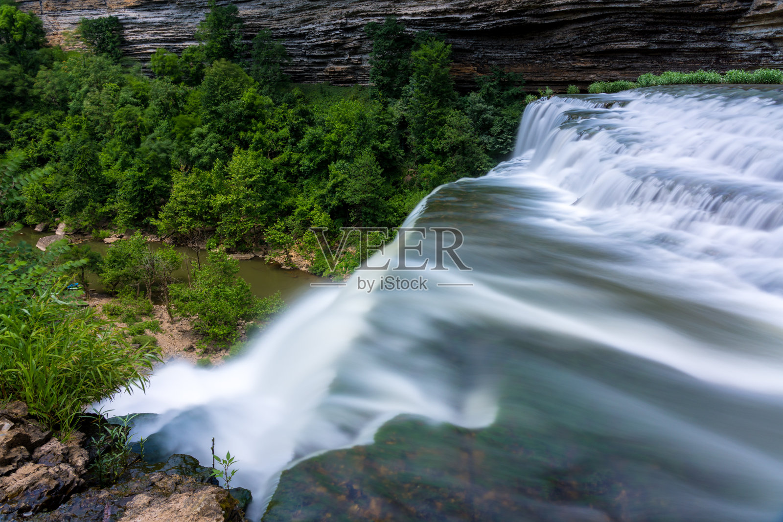 伯吉斯瀑布州立公园在田纳西州的夏天照片摄影图片