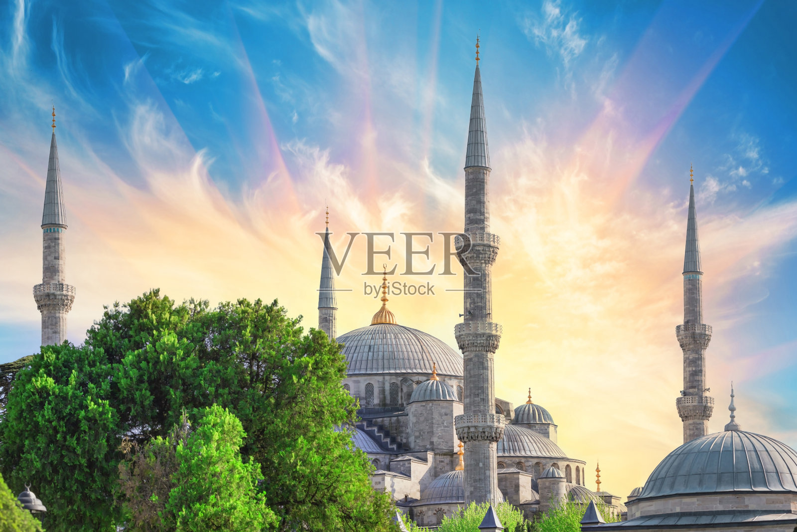 苏丹艾哈迈德或蓝色清真寺在明亮的阳光背景照片摄影图片