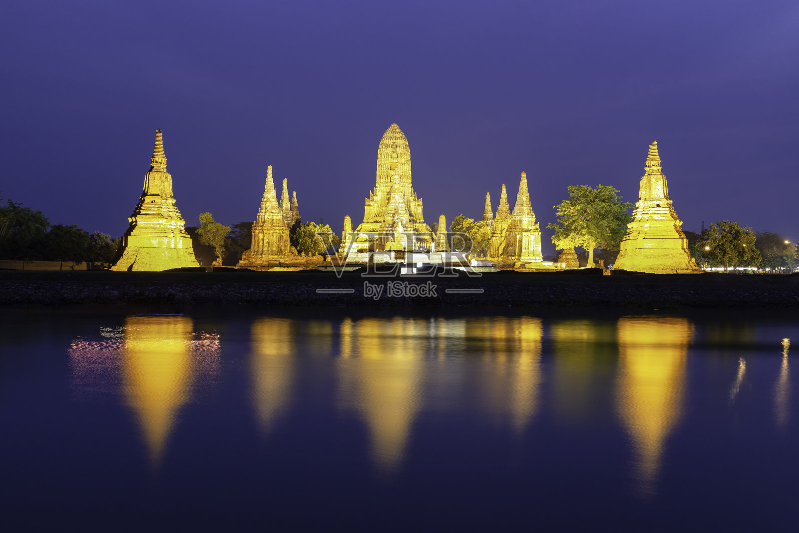 泰国大城府历史公园里美丽的柴瓦塔那兰寺照片摄影图片