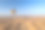 彩色的热气球在阳光下飞越沙漠素材图片
